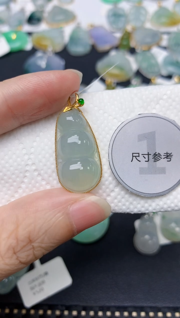 翡翠18K金镶嵌颈饰天然缅甸A货翡翠