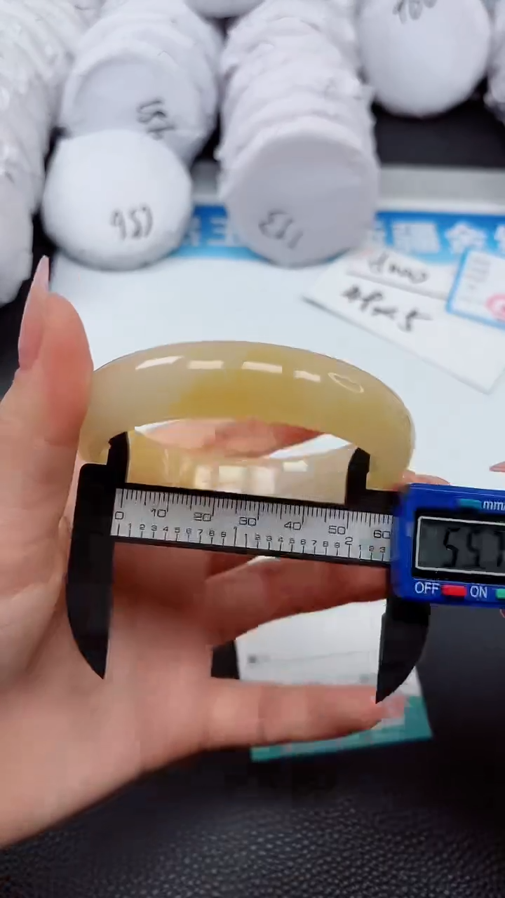 【闪购商品】石英质玉手镯未镶嵌A473