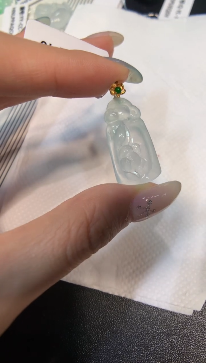 颈饰18K金镶嵌翡翠花件吊坠