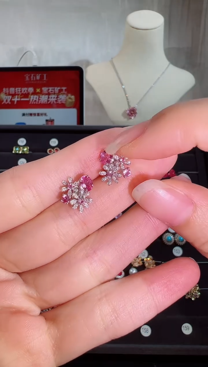 耳饰彩色蓝宝石18K金镶嵌BE13242#-W#137