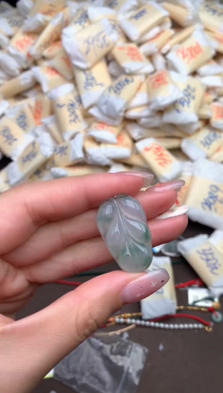 【闪购商品】翡翠挂件未镶嵌—