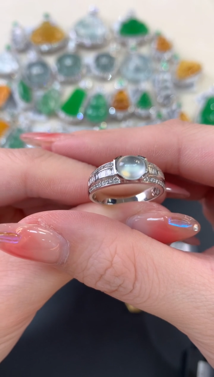 【闪购商品】翡翠戒指18K金镶嵌A761|9800