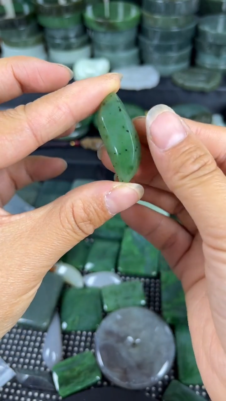 和田玉未镶嵌珠宝半成品小件