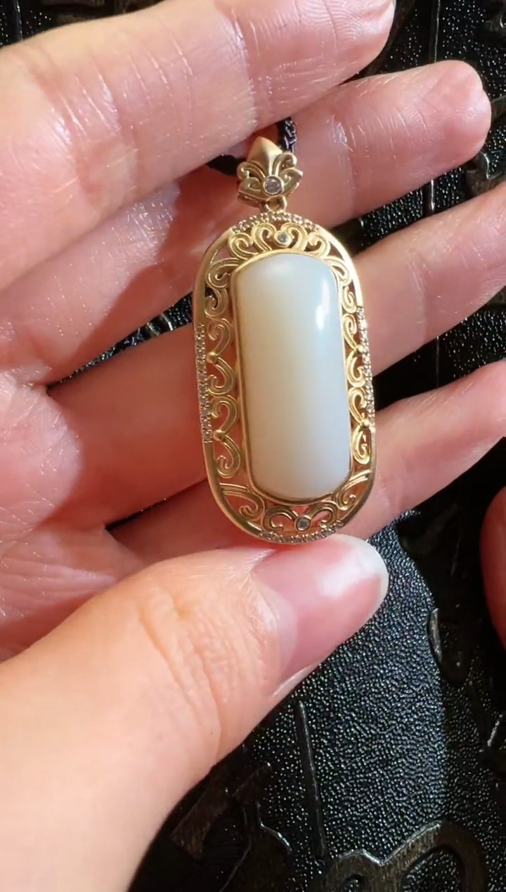 【闪购商品】和田玉挂件18K金镶嵌和田玉