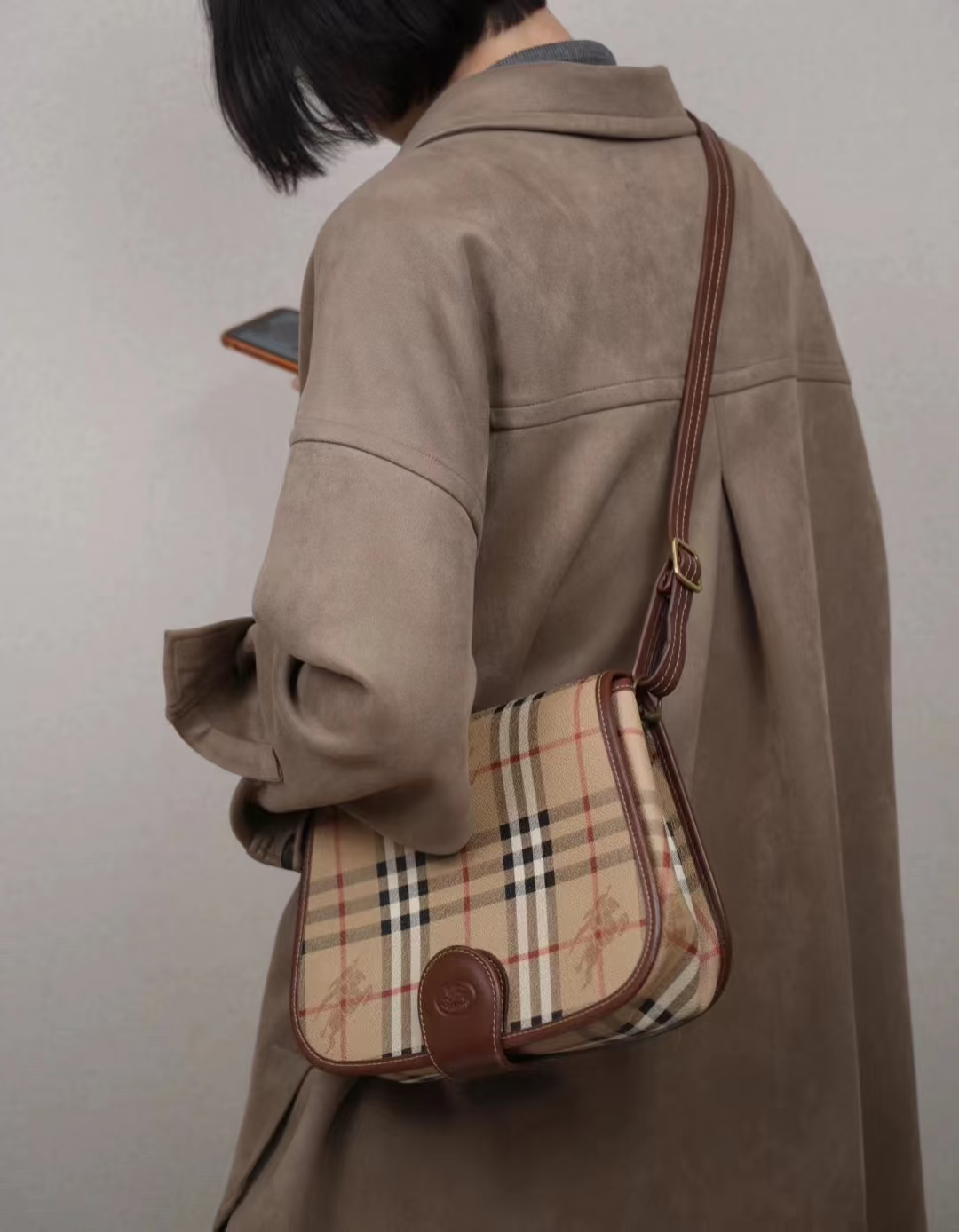 修复品BURBERRY/巴宝莉战马格纹斜跨包/EE10630030/0030