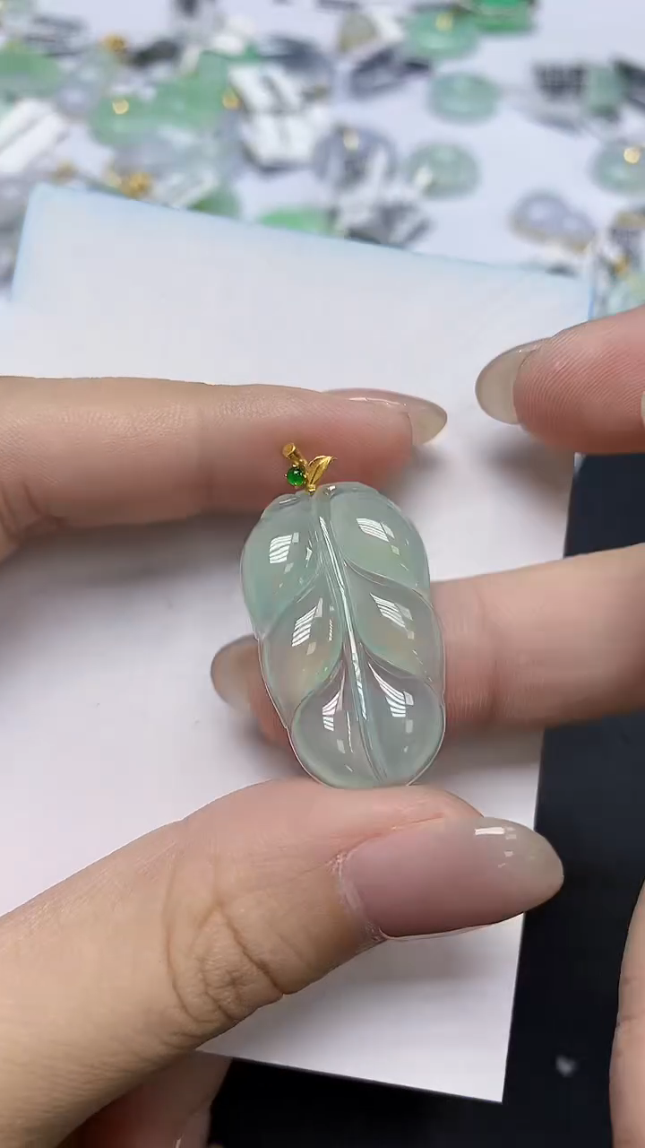翡翠18K金镶嵌颈饰天然缅甸翡翠A货