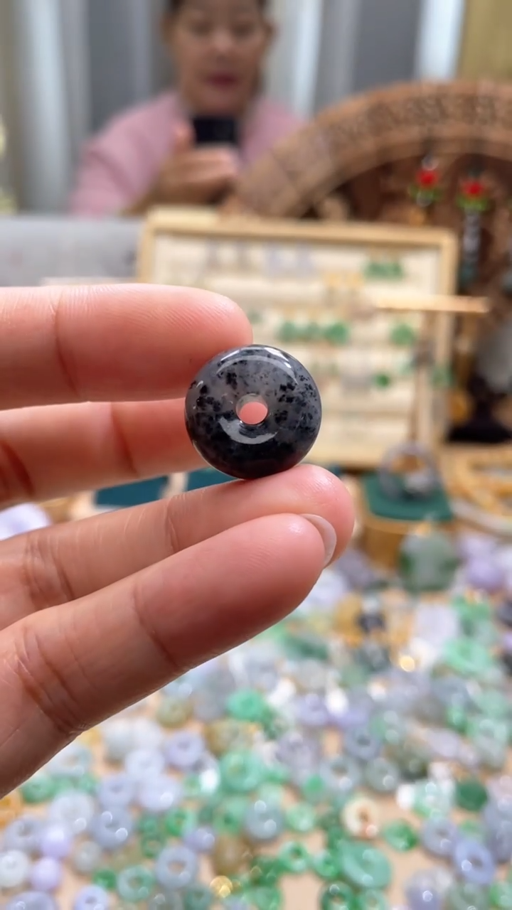 【闪购商品】翡翠颈饰未镶嵌甜甜圈