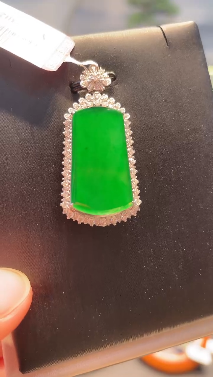 【闪购商品】翡翠吊坠(赠链)18K金镶嵌A170天然A货翡翠