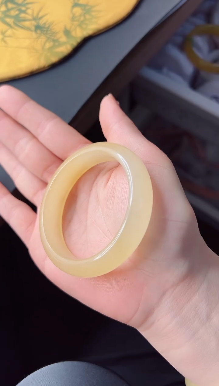 【闪购商品】石英质玉手镯未镶嵌486-55+