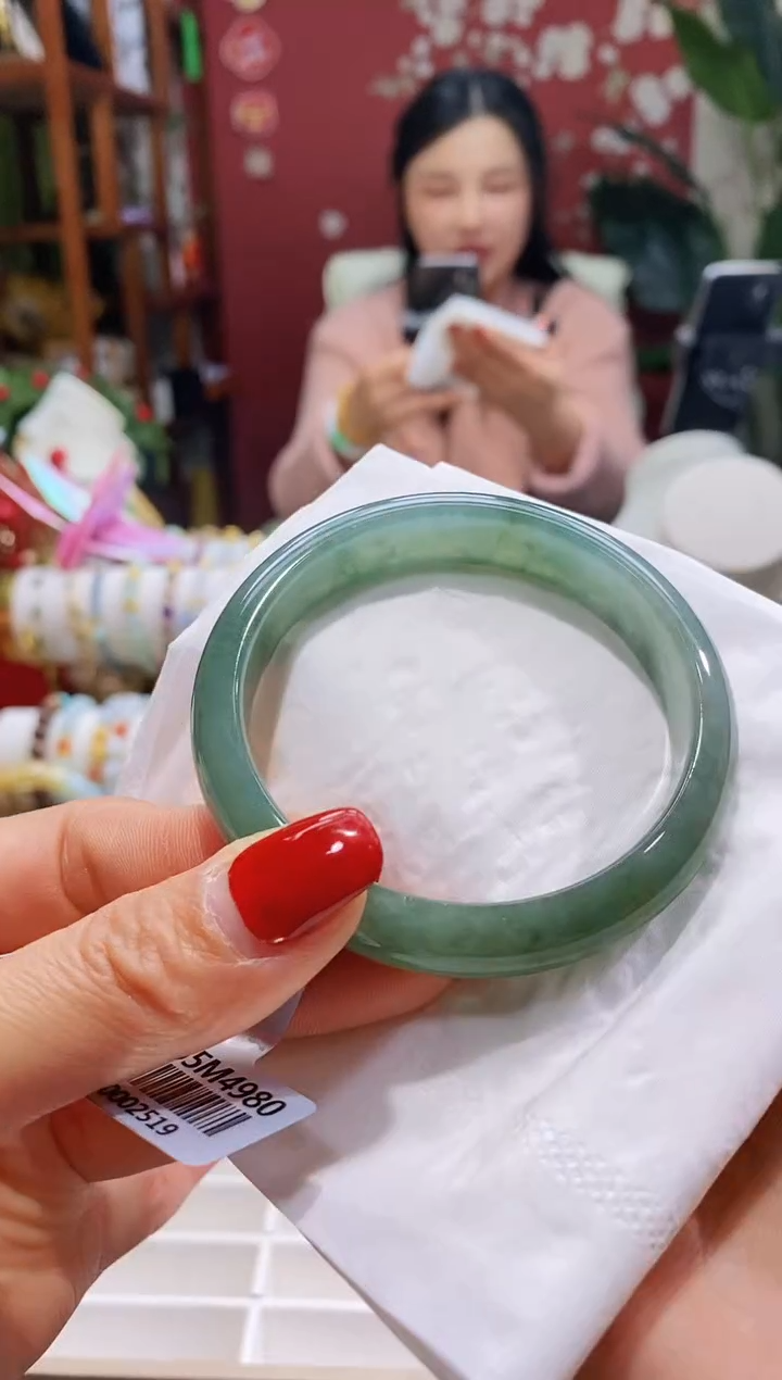 【闪购商品】翡翠手镯未镶嵌167圈口5556/12.1*6.9