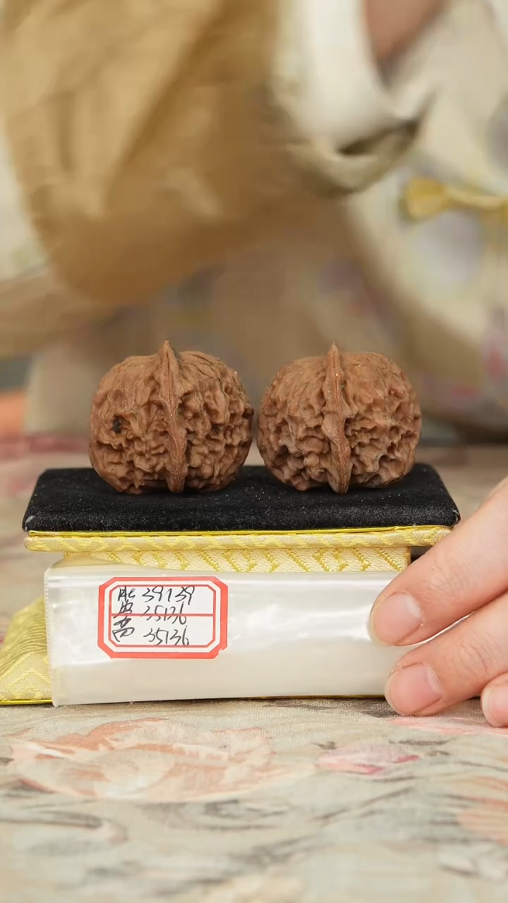 【闪购商品】文玩核桃把件非嫁接元宝