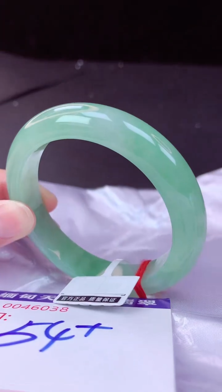 翡翠手镯未镶嵌54+             