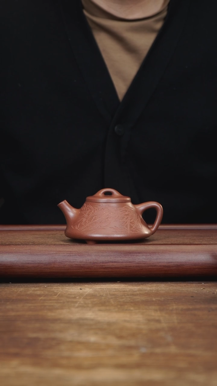 【闪购商品】紫砂茶壶160ml 刻绘石瓢 底槽清