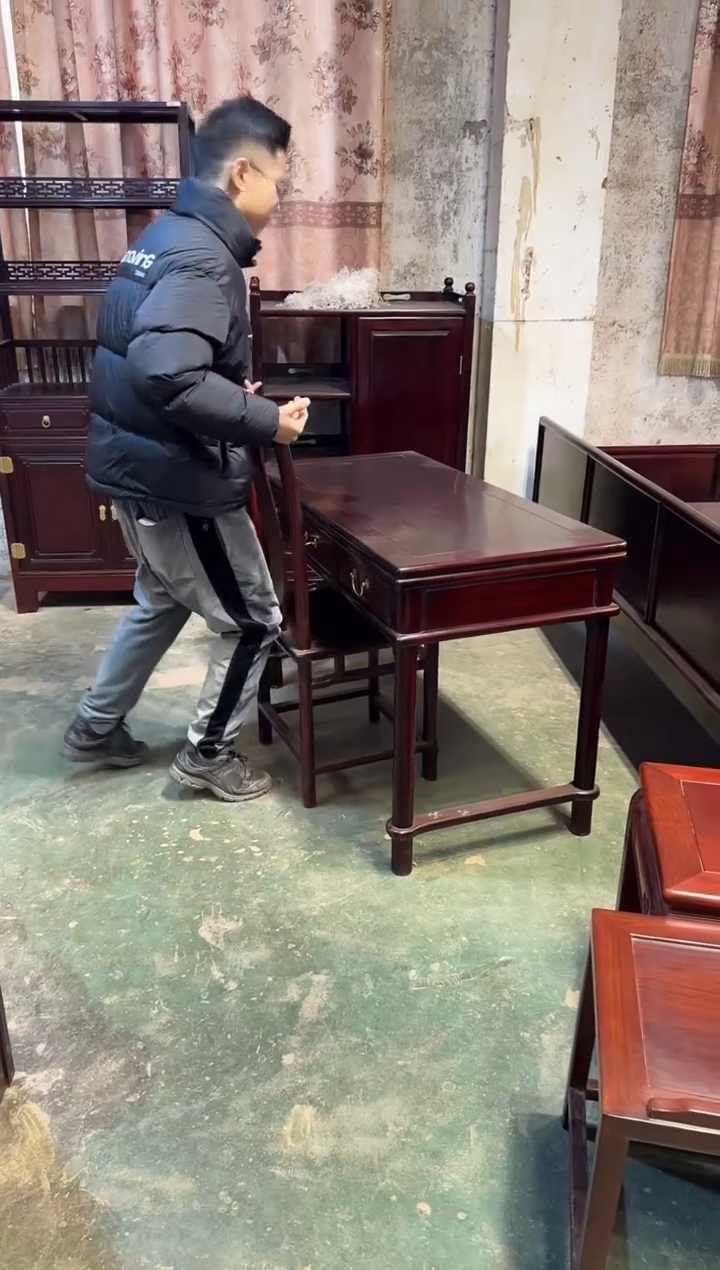 黑酸枝木类成套家具状元桌一套