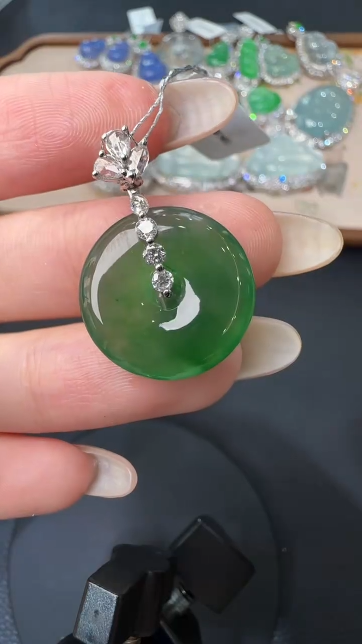 【闪购商品】翡翠吊坠(不含链)18K金镶嵌60