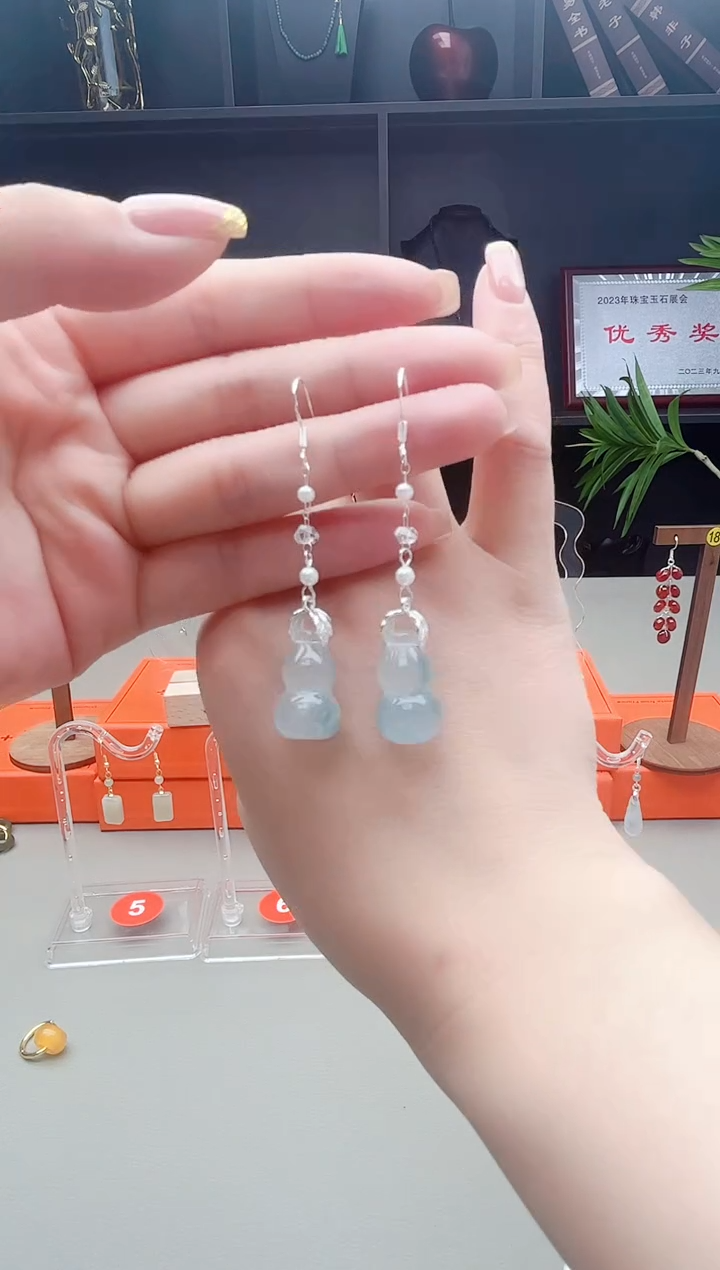 未镶嵌石英质玉（天山翠）耳钉219