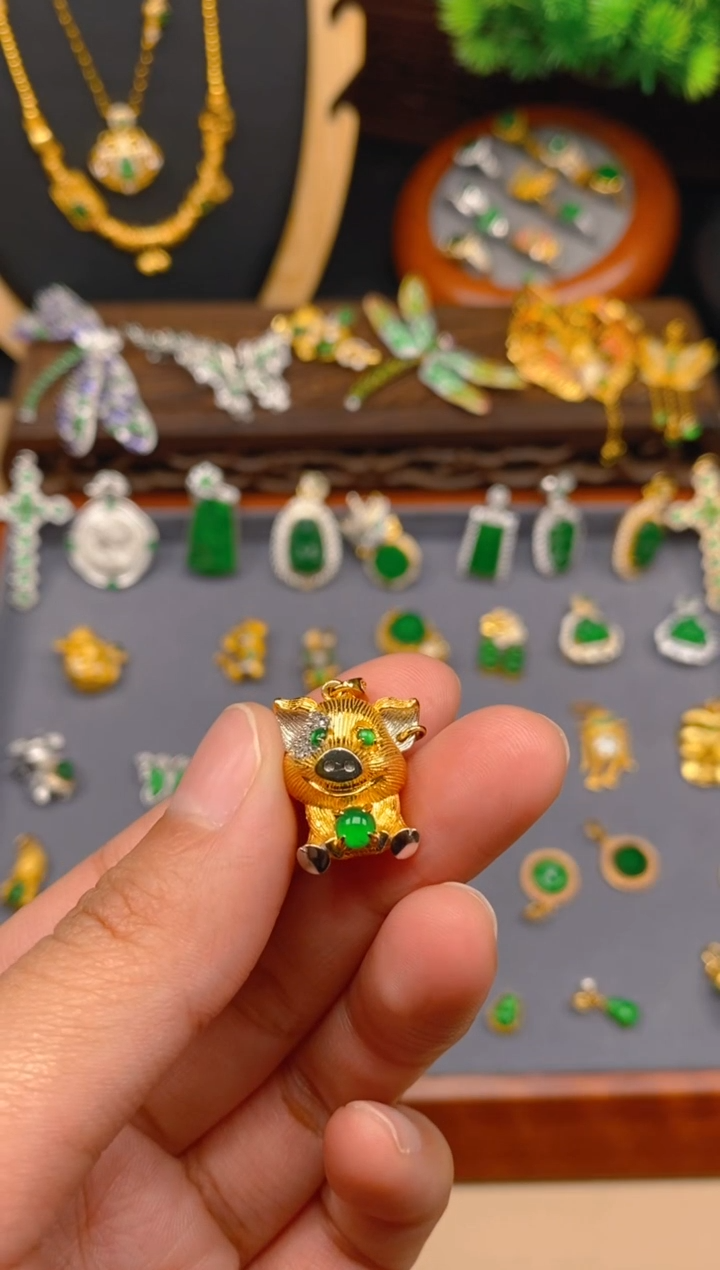 【闪购商品】翡翠吊坠(不含链)银S925镶嵌小猪猪