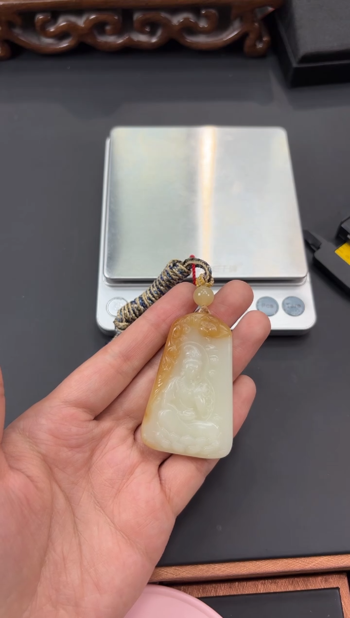 【闪购商品】和田玉吊坠(赠链)未镶嵌且末金山微色差吊坠