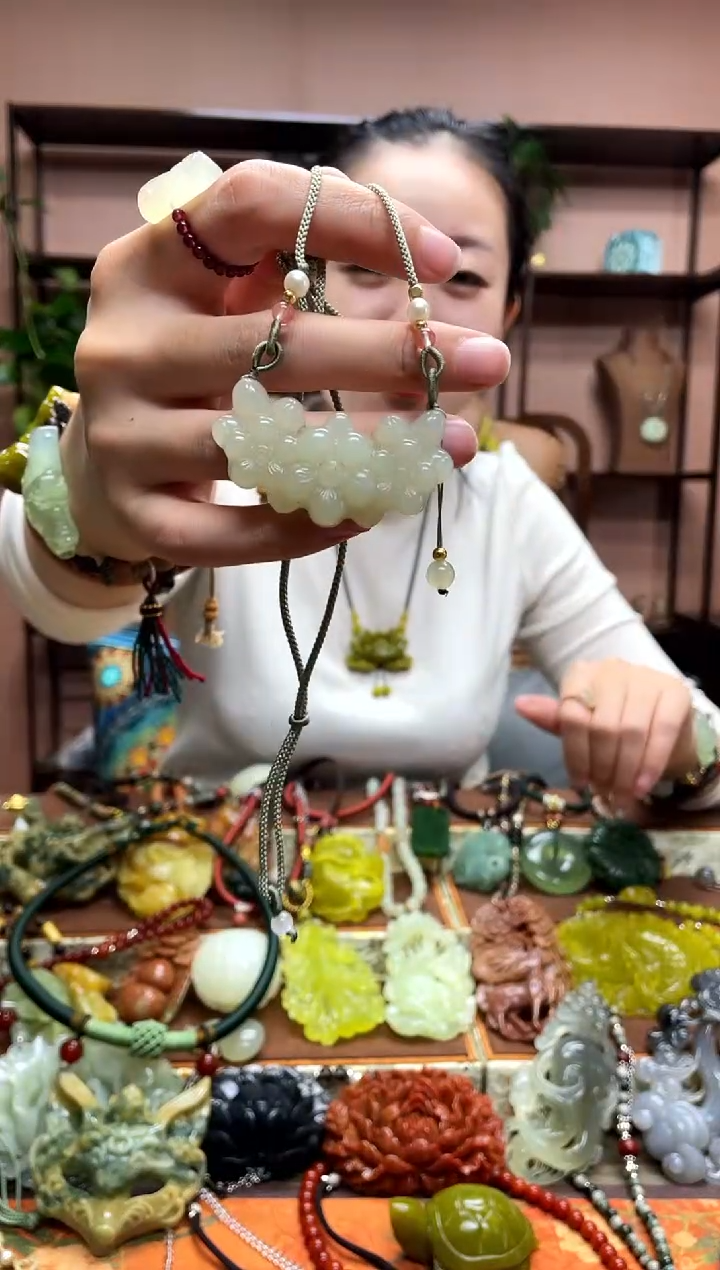 未镶嵌岫玉吊坠·