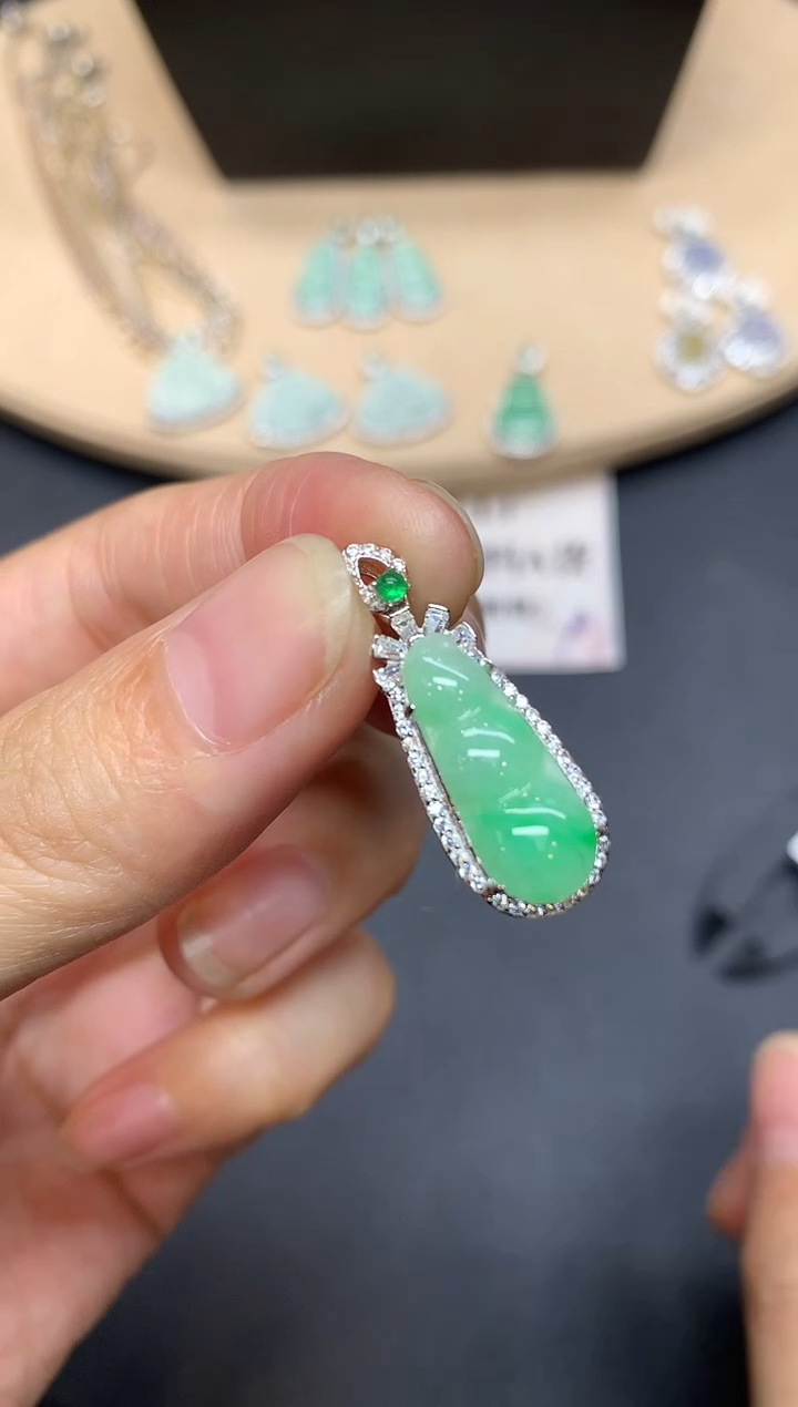 【闪购商品】翡翠吊坠(不含链)银S925镶嵌福豆【多样性发其一】