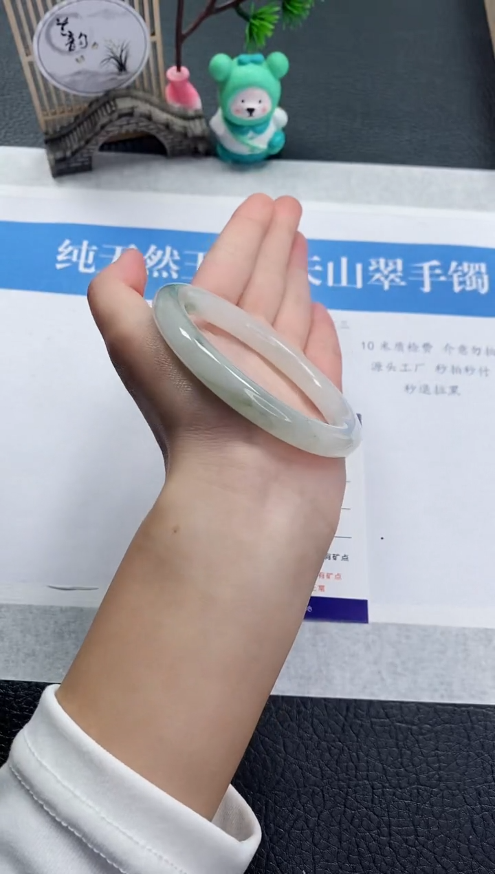 【闪购商品】石英质玉手镯未镶嵌T265-56+