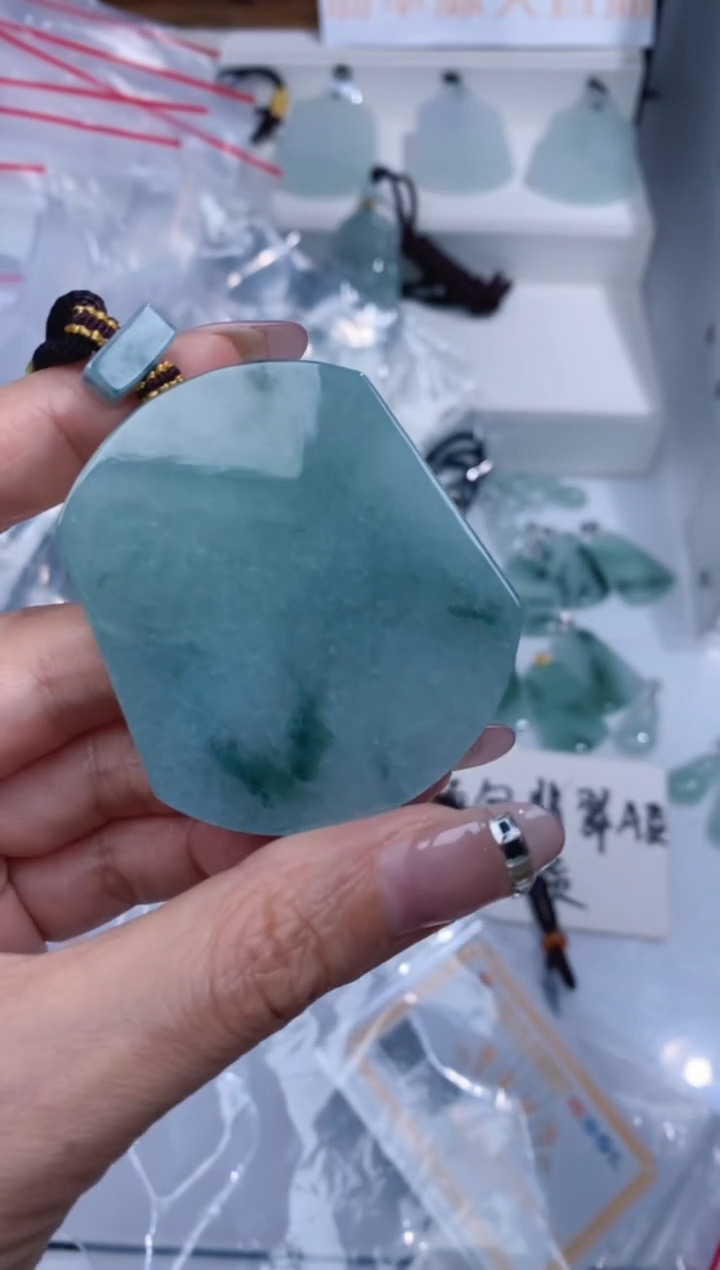 颈饰未镶嵌翡翠吊坠