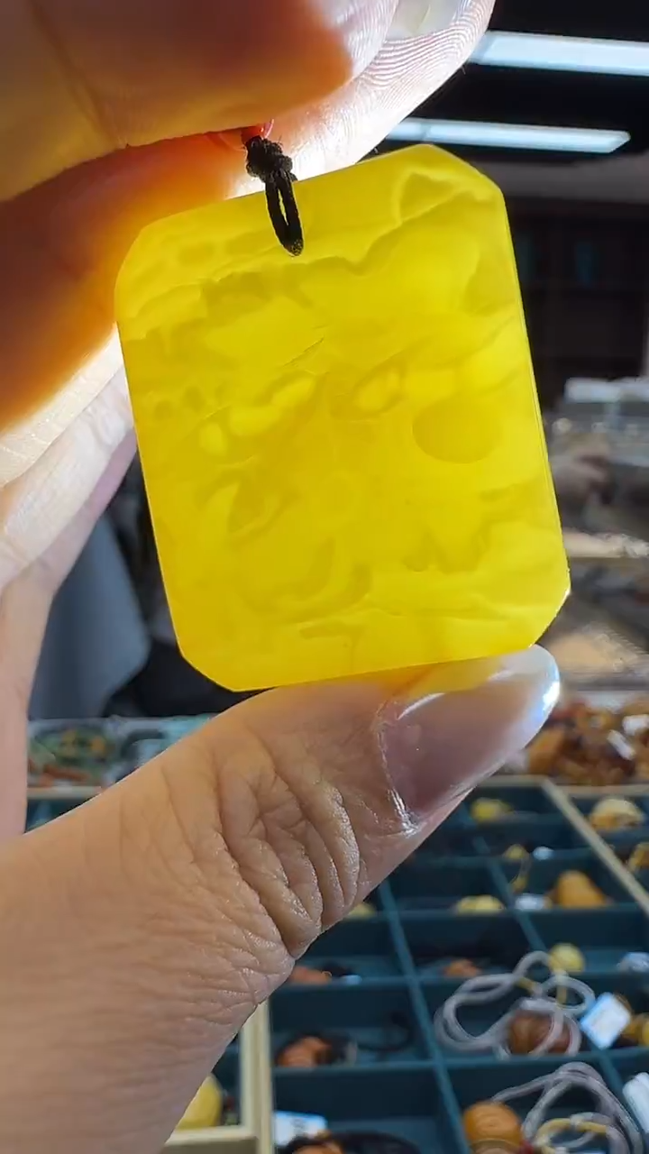 琥珀颈饰未镶嵌214秒拍号 假一罚三 