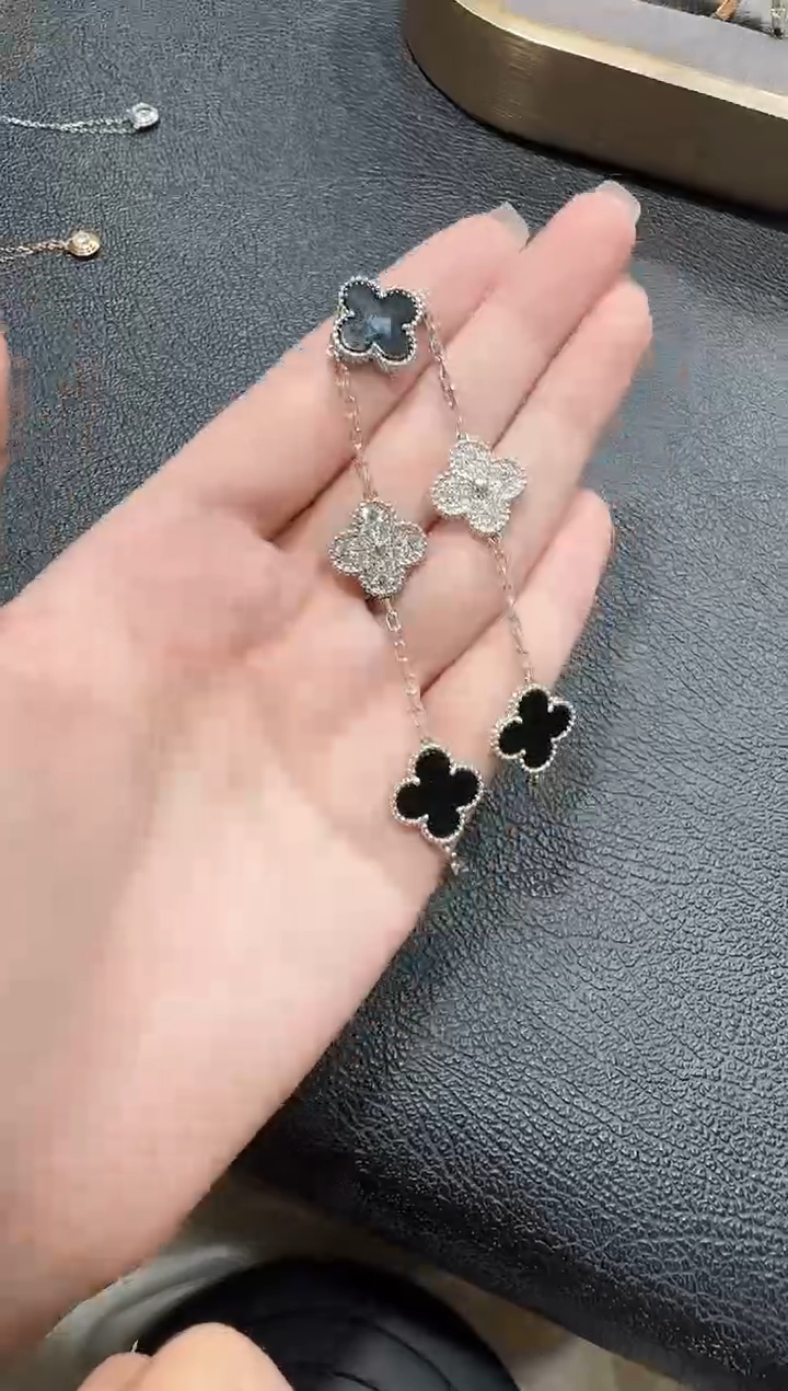 手链18K金镶嵌钻石熊猫手链GHJ