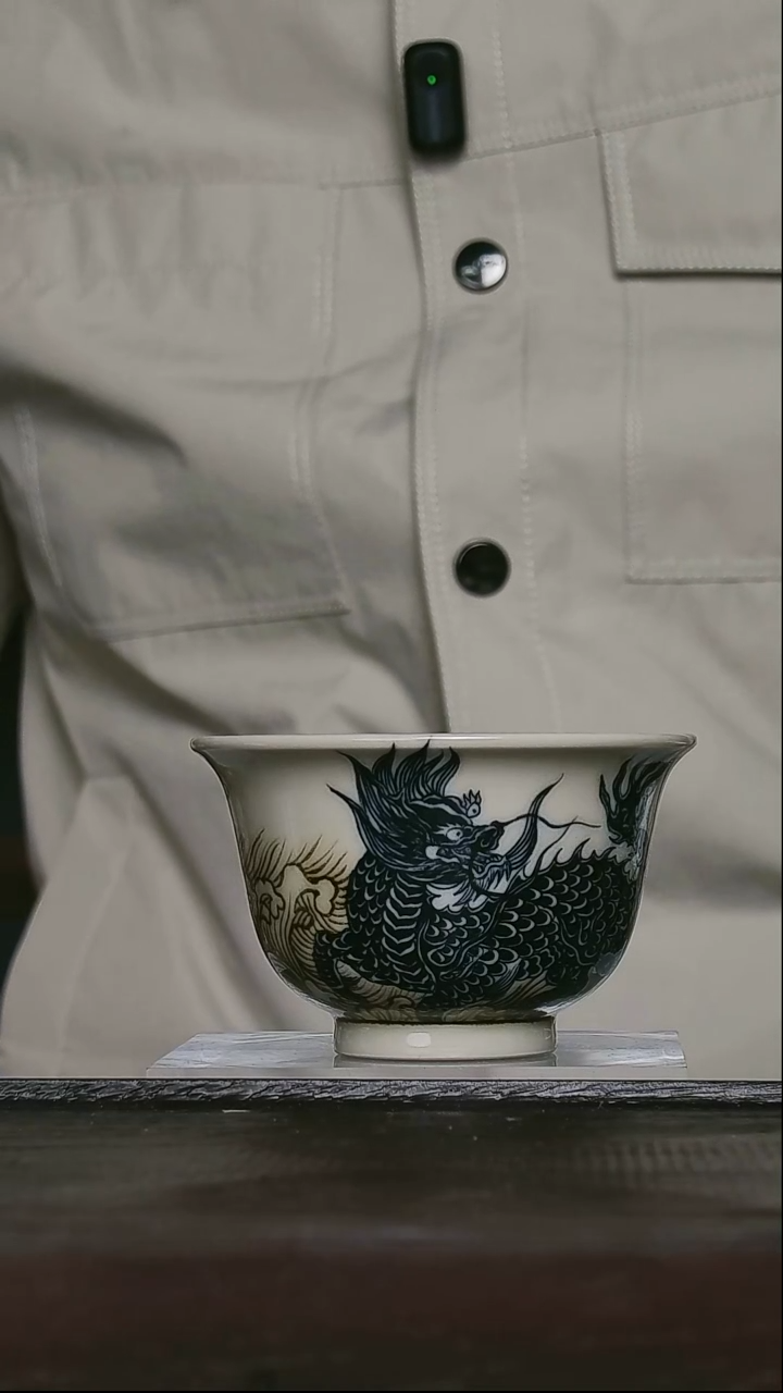 青花釉里金二号釉麒麟踏浪主人杯