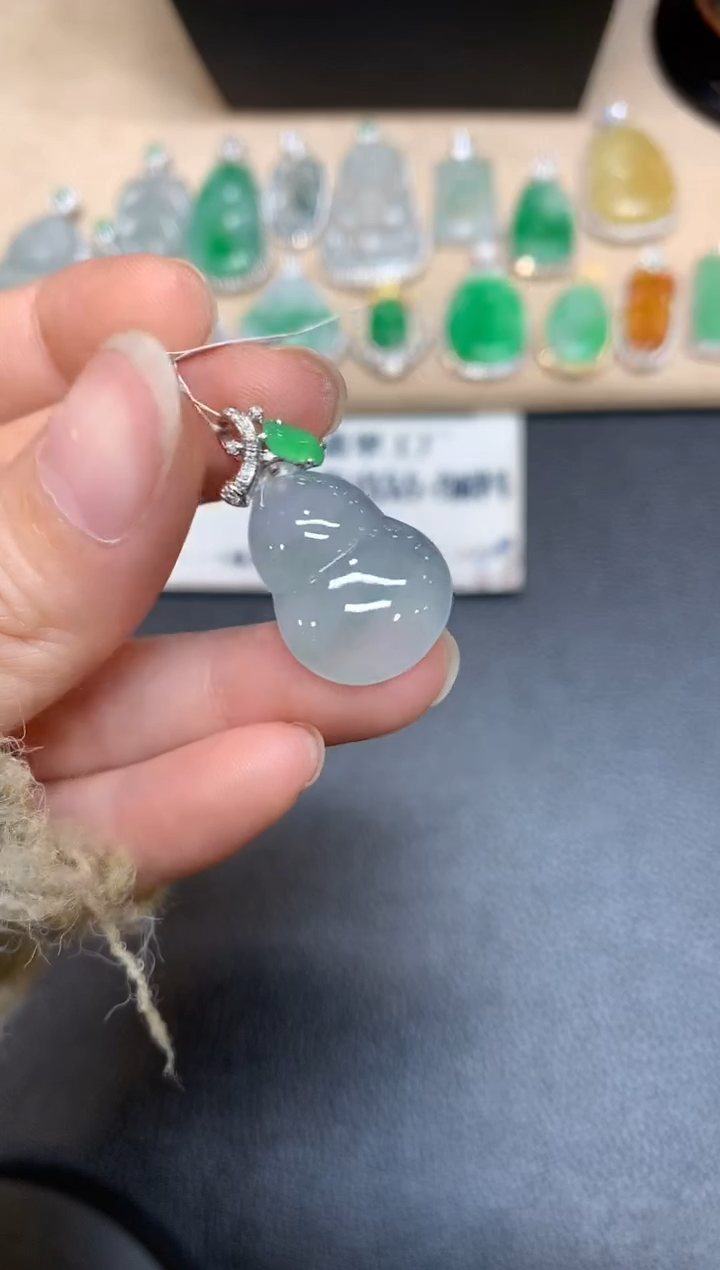【闪购商品】翡翠颈饰18K金镶嵌葫芦【无服务费
