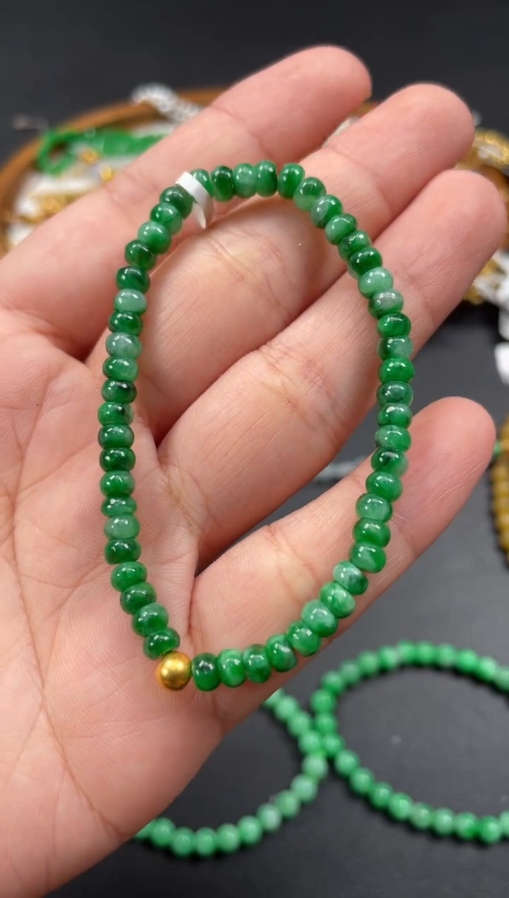 套链足金镶嵌翡翠一个  P239