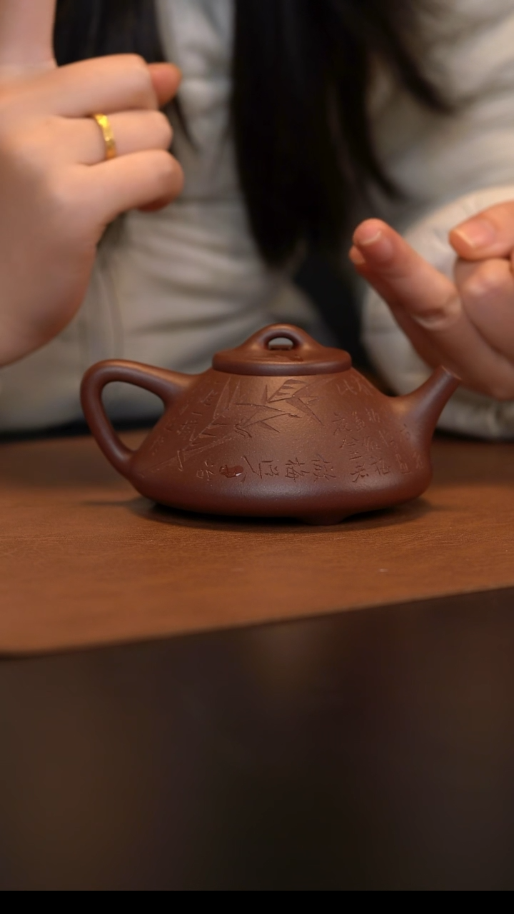 茶壶紫砂宜兴原矿紫砂壶   170cc     底槽清