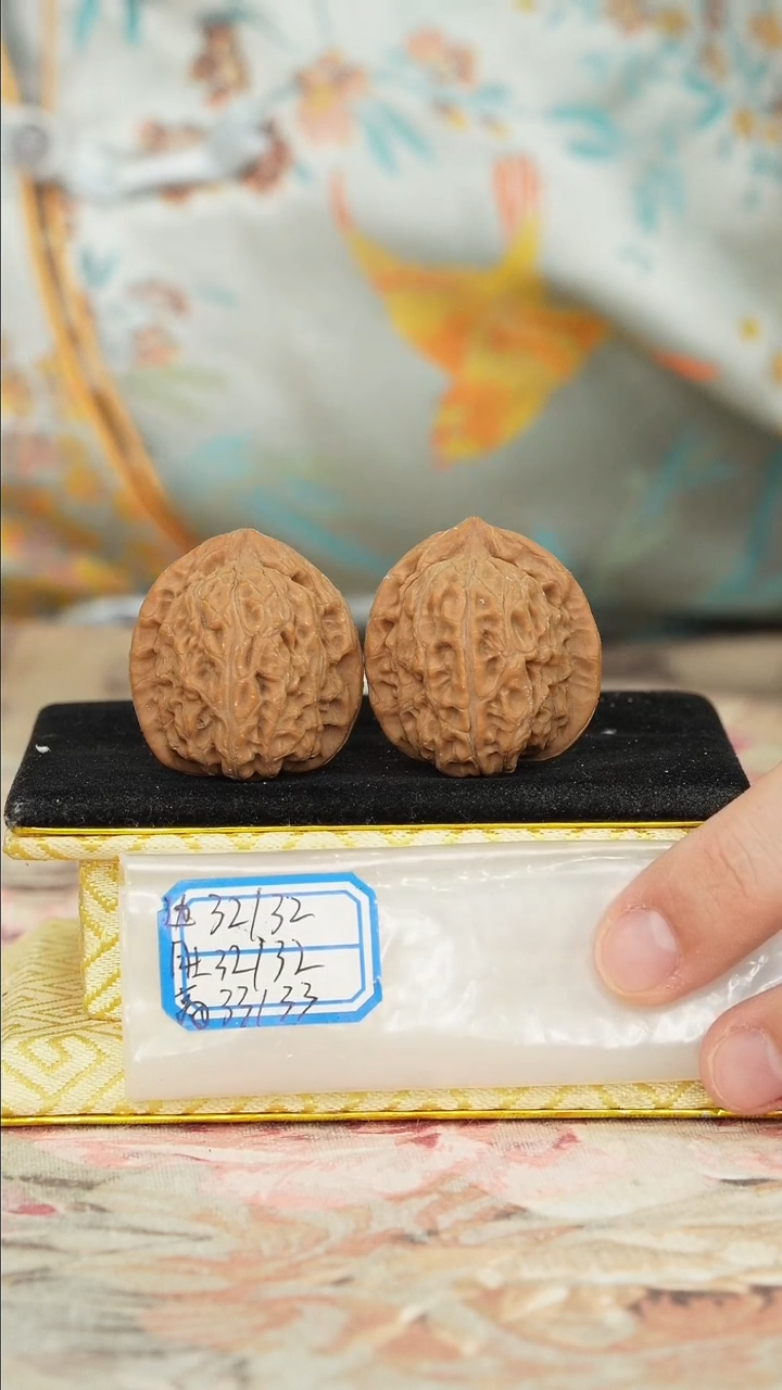 【闪购商品】文玩核桃把件非嫁接小狮子头