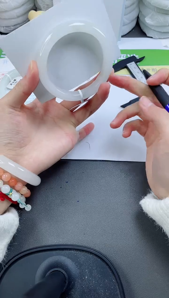 【闪购商品】石英质玉手镯未镶嵌166-56.2