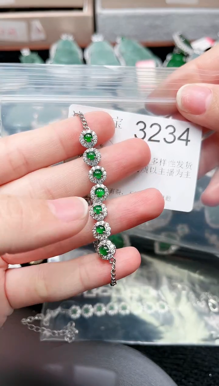 【闪购商品】翡翠颈饰未镶嵌3234赠皮绳