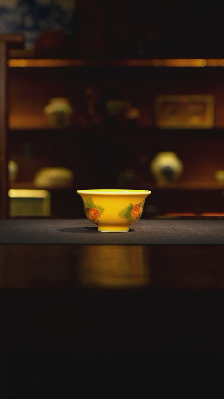 N*L澄观柴窑-帝王黄金鱼压手杯