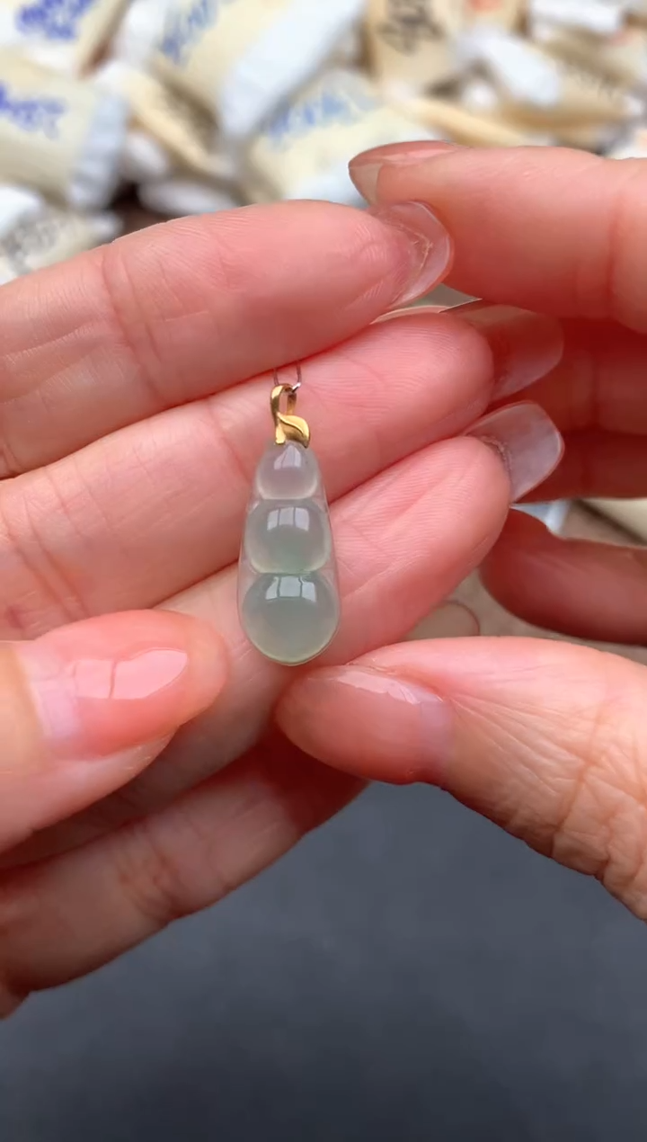 18K金镶嵌挂件翡翠一