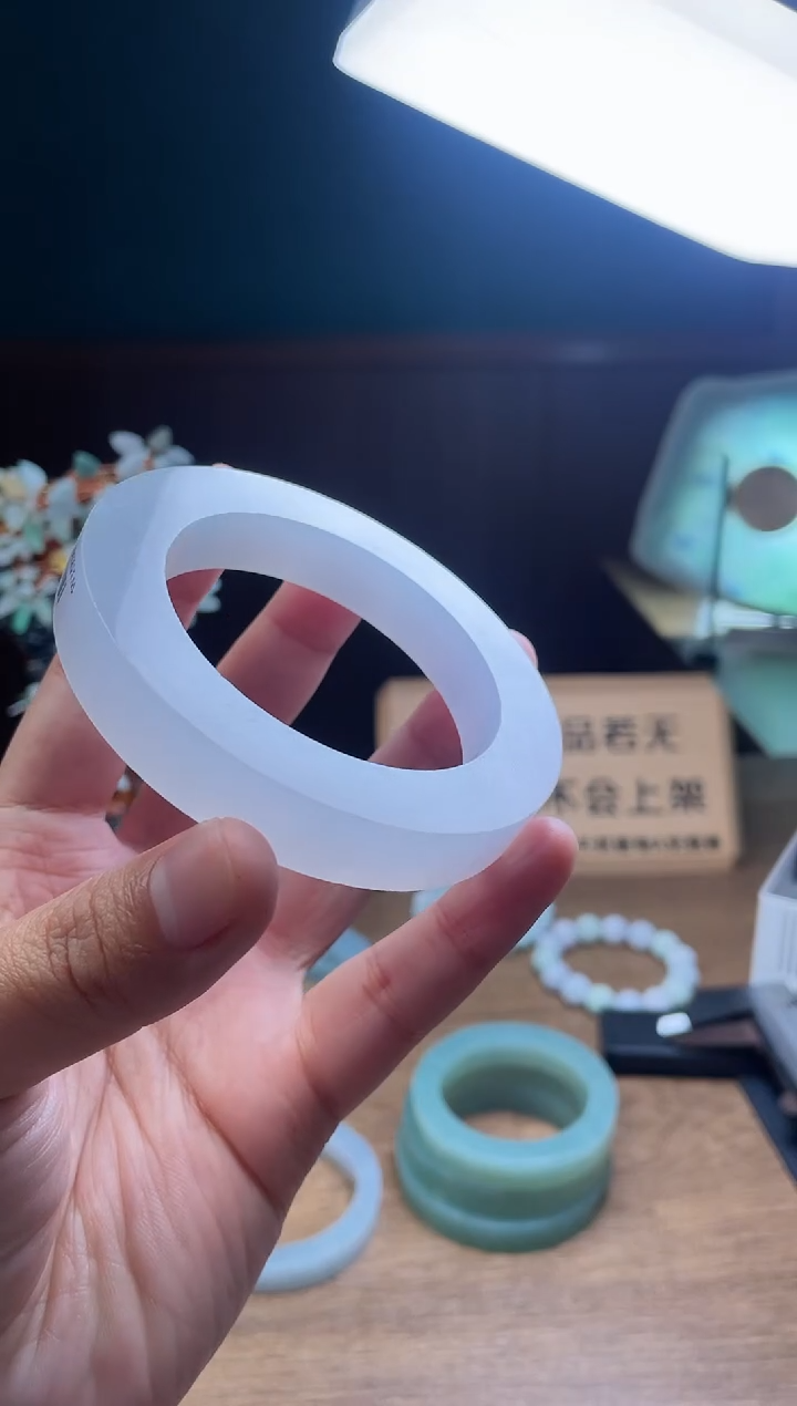 【闪购商品】定制翡翠手镯未镶嵌定制