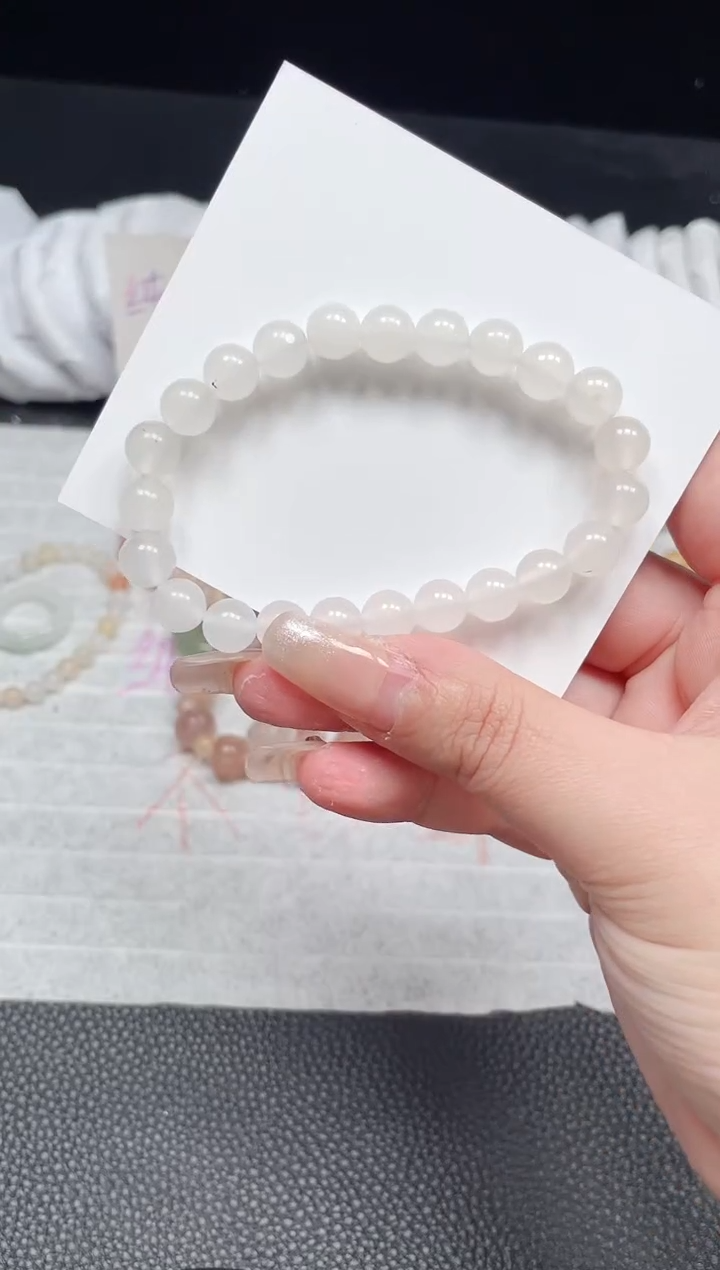 【闪购商品】石英质玉手镯未镶嵌天上翠白冰
