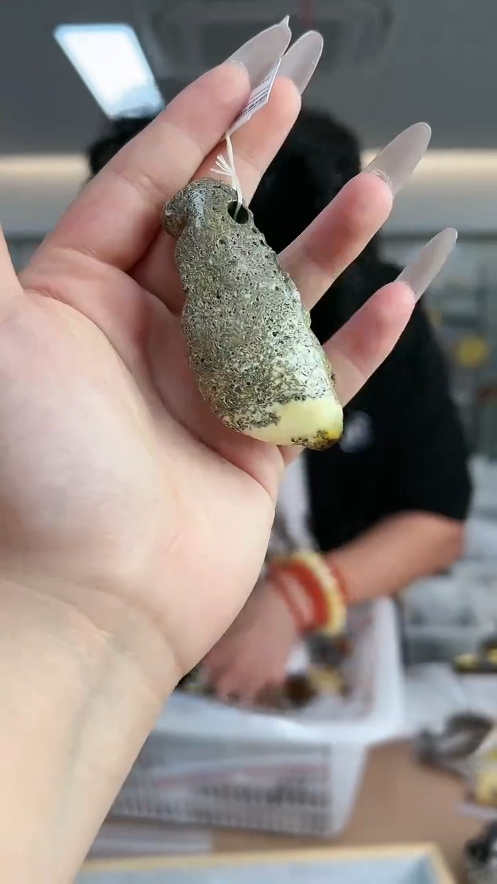 【闪购商品】琥珀裸石未镶嵌药珀