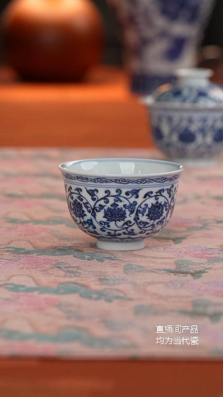 松风馆缠枝莲纹炉式杯