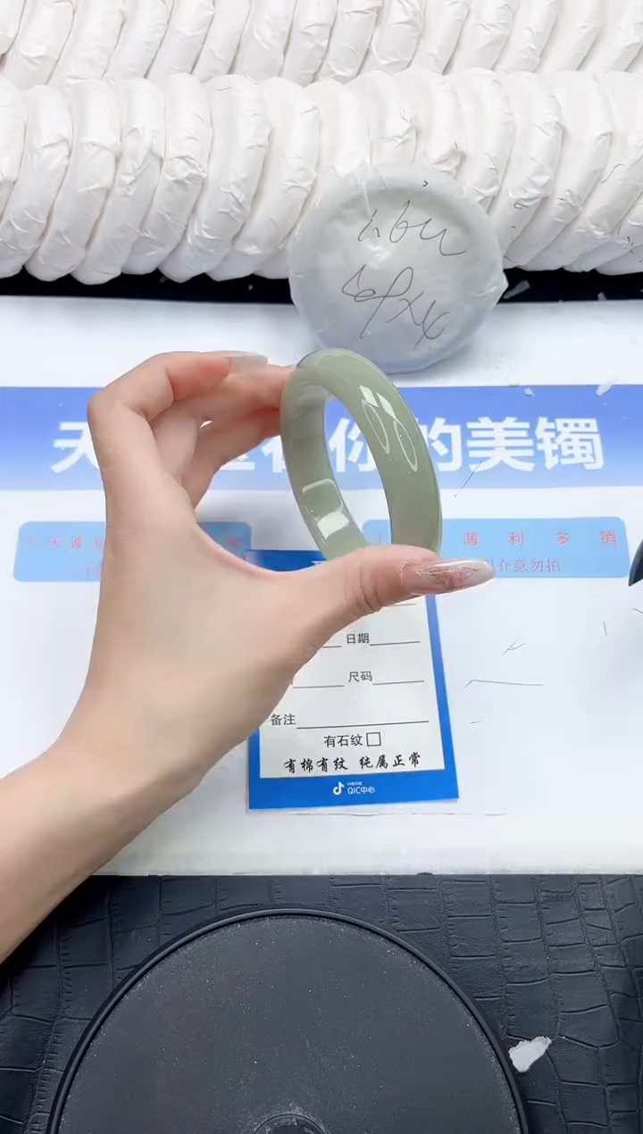 未镶嵌手镯石英质玉302-56.3