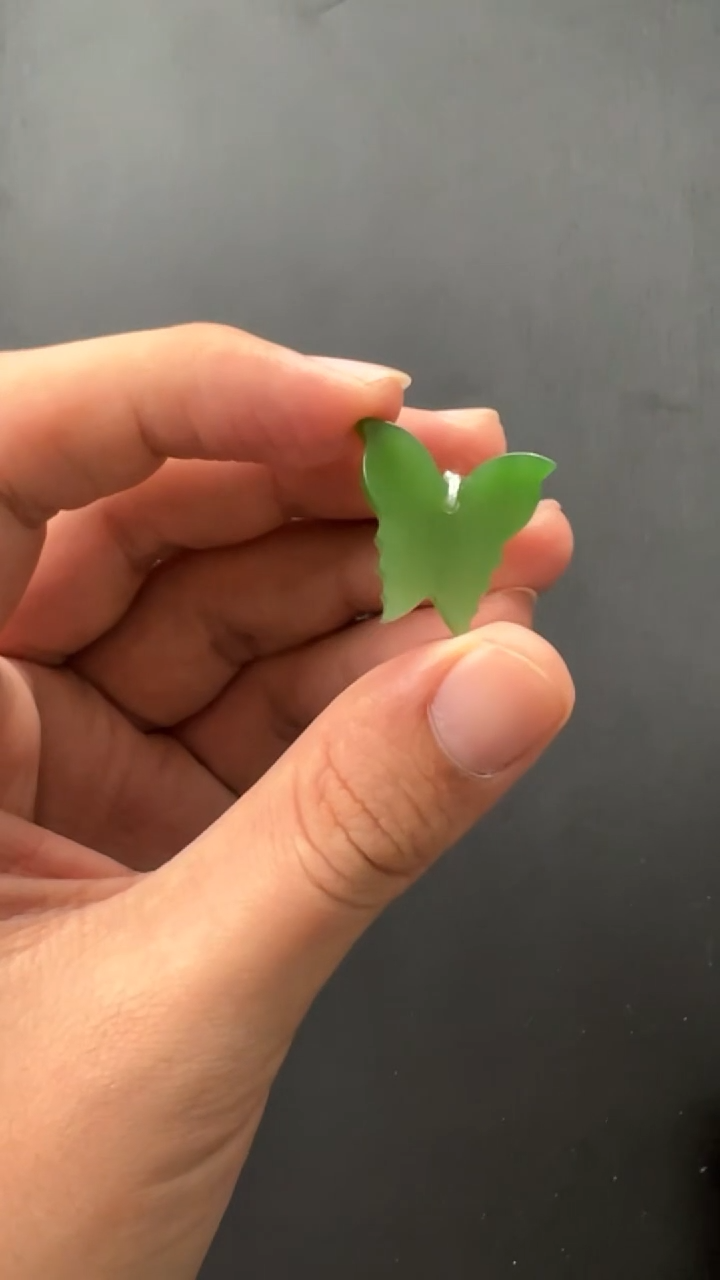 未镶嵌和田玉挂件俄碧粉绿蝴蝶吊坠