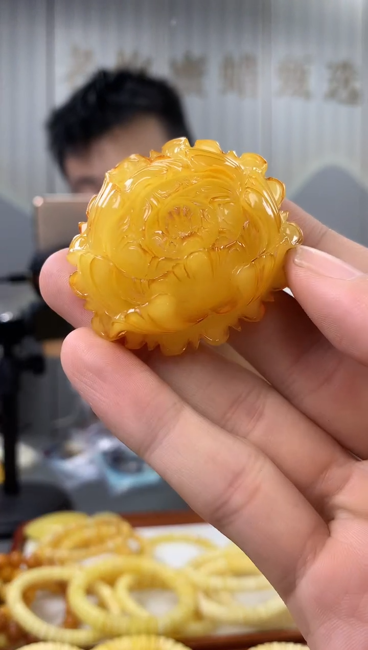 【闪购商品】琥珀裸石未镶嵌吊坠