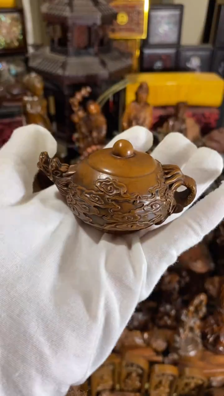 小叶黄杨小件云纹龙首壶