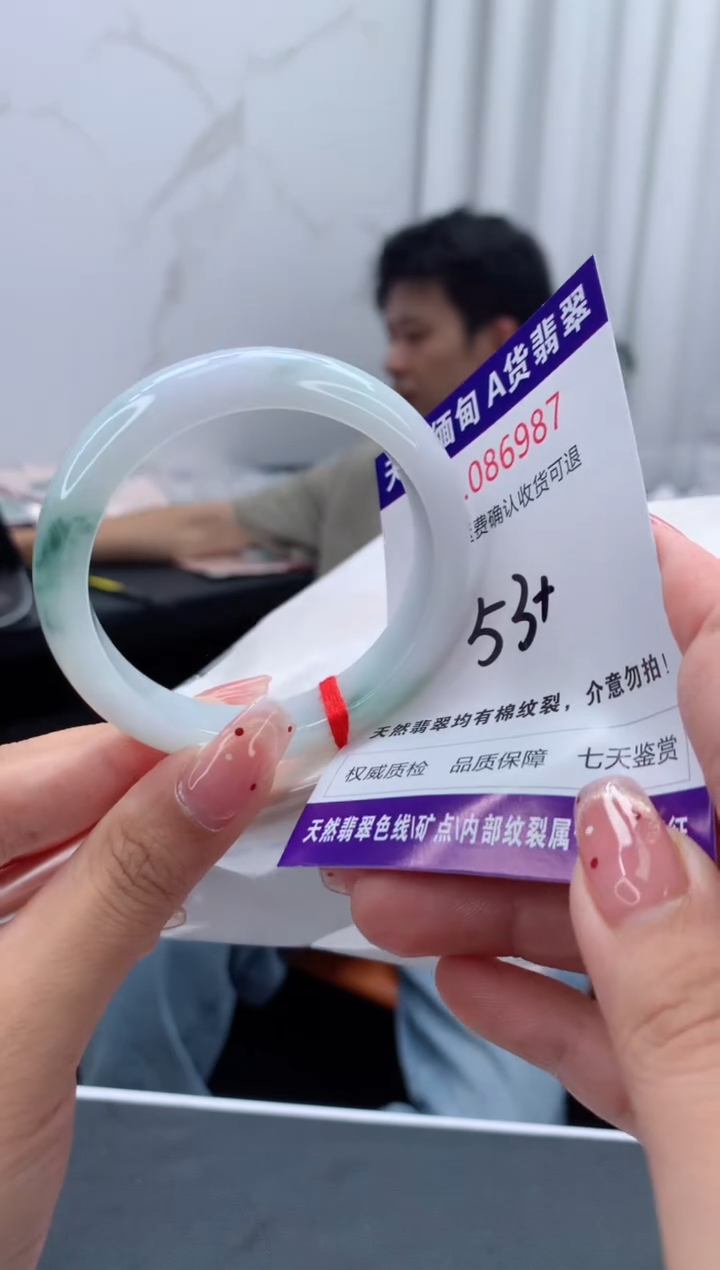 未镶嵌手镯翡翠有纹，完美者勿拍