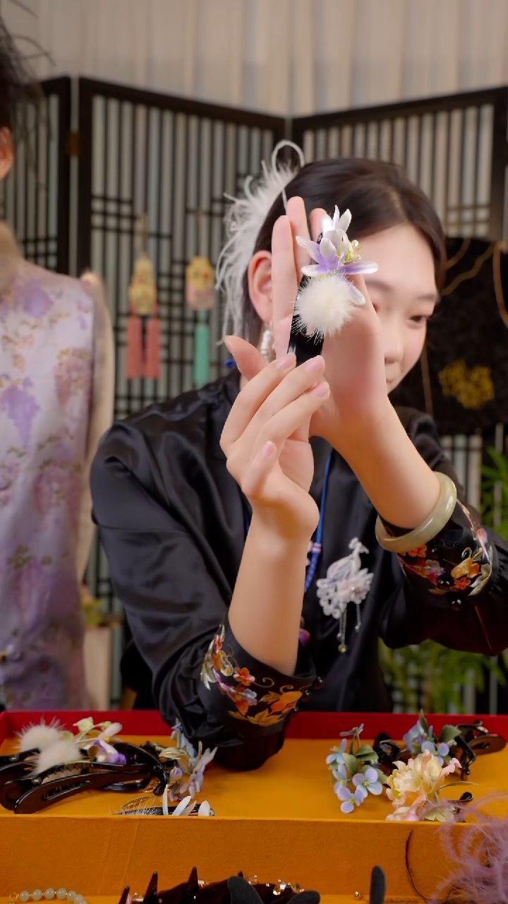 刺绣非遗苏绣绒花饰品