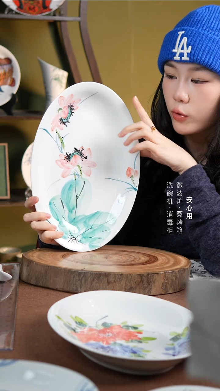 瓷景德镇高温手绘釉下彩12.5英寸窝鱼盘粉荷