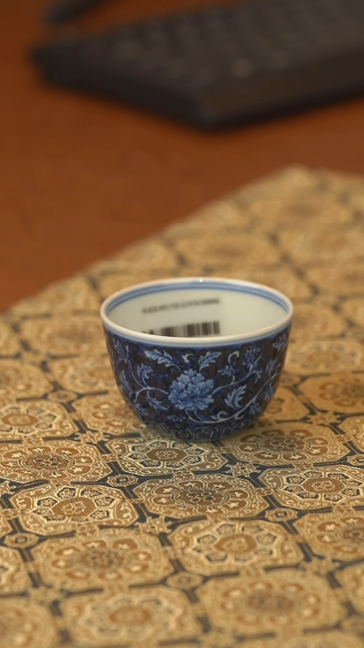 杯子舜瓷牡丹蓝地卧足杯
