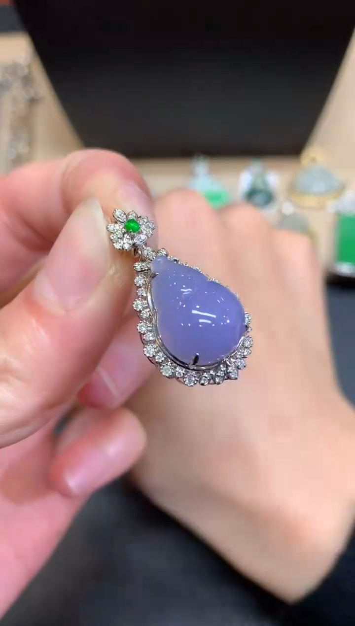 【闪购商品】翡翠颈饰18K金镶嵌葫芦【无服务费】